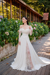 Yırtmaç Detaylı Dantelli Helen Gelinlik