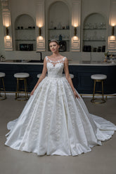 Üç Boyutlu Nakışlı Dantelli Prenses Gelinlik